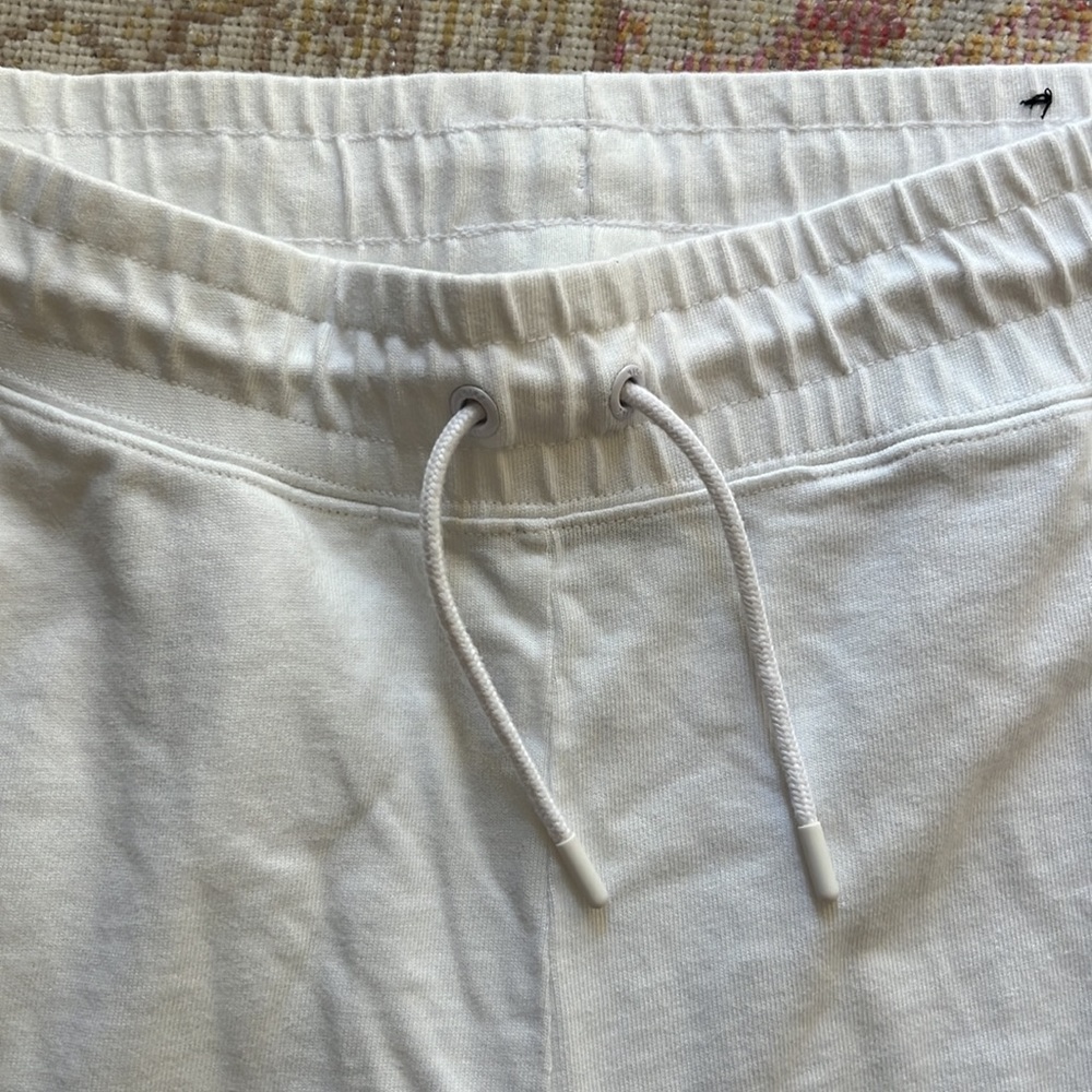 Nike White Cropped Sweatpants - Picture 4 of 8